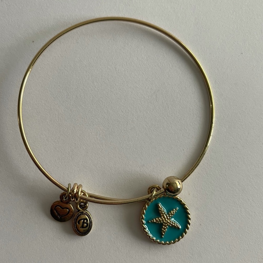 Bella Perlina Starfish SilverTone Charm Bracelet - Picture 3 of 5